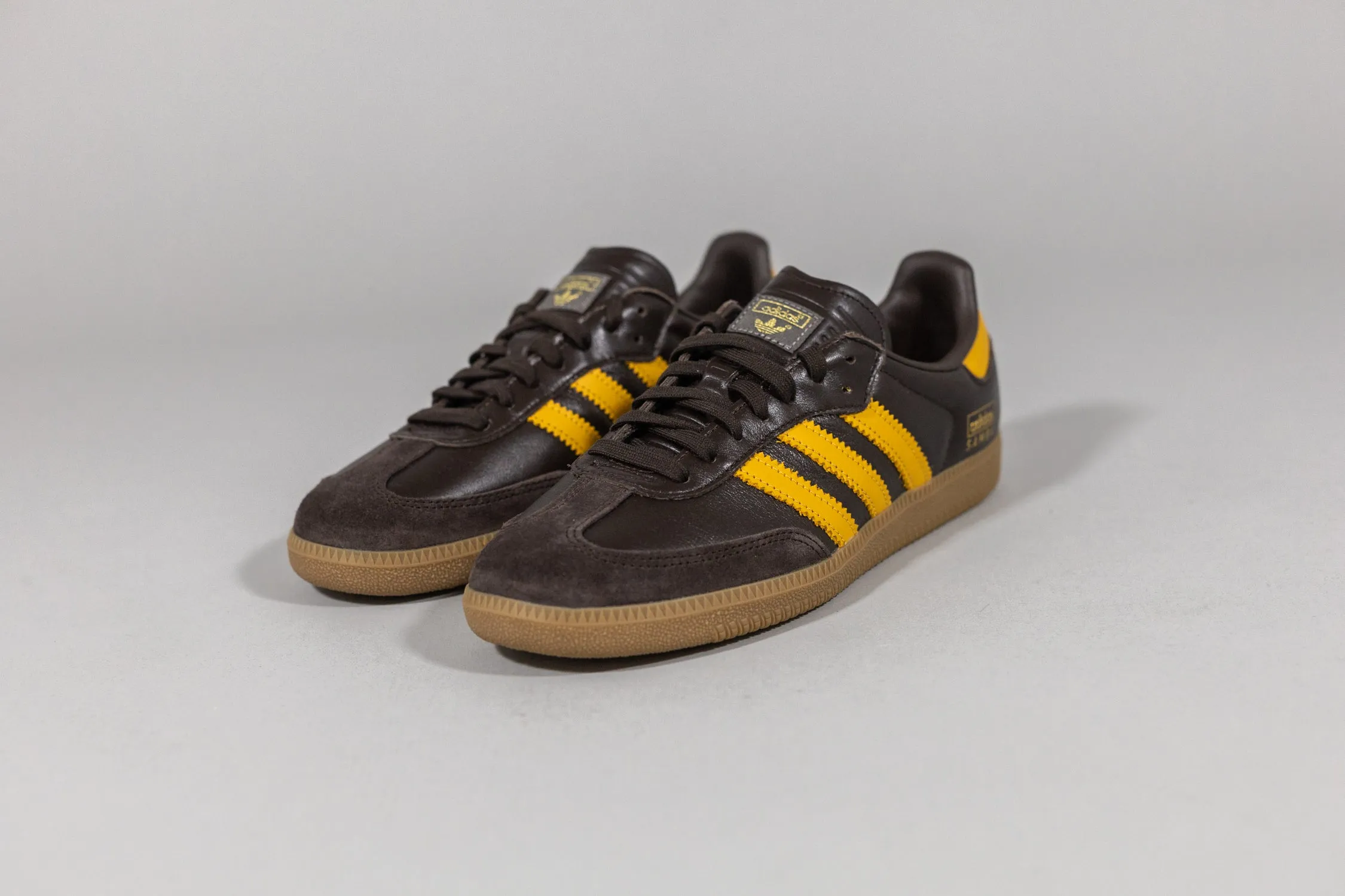 Adidas Samba OG Dark Brown & Preloved Yellow – Iconic Retro Sneakers with Stylish Colorway