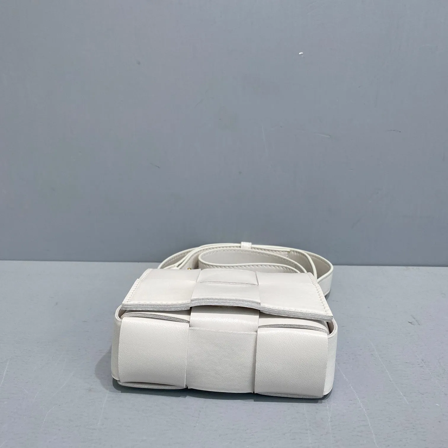 BV Candy Cassette White, For Women, Bags 4.7in/12cm 666688VMAY19009